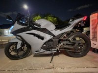 wärmstens zu empfehlen. Die Entscheidung, mit ihnen zu gehen, war eine ausgezeichnete Wahl. Die Verkleidungen passten perfekt, die Farbe war genau das, was ich wollte, sie schickten sogar Beispielbilder und ließen mich die Farbe entsprechend anpassen. Ich DACHTE, ich wollte Metallic-Grau, aber als ich das Beispielbild bekam, wurde mir klar, dass ich nur einen Glanz wollte. Sie änderten sofort die Farbe und schickten Tage später weitere Beispielbilder des Glanzes. Überprüfen Sie Ihre E-Mails häufig. Sie kommunizieren gut und halten Sie über die einzelnen Schritte auf dem Laufenden. Das Einchecken von Beispielbildern kann die Dinge beschleunigen.